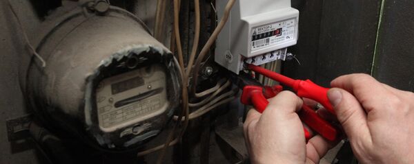 Замена старых электросчетчиков в жилых домах Владивостока Замена старых электросчетчиков в жилых домах Владивостока - Sputnik Ўзбекистон