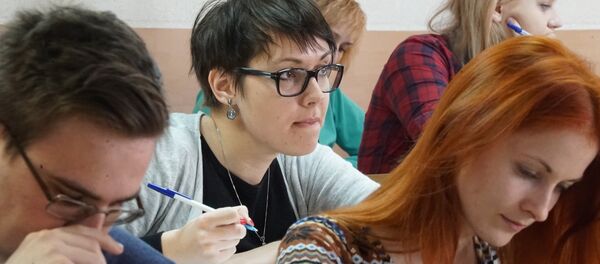 Ежегодная акция по проверке грамотности Тотальный диктант Ежегодная акция по проверке грамотности Тотальный диктант - Sputnik Узбекистан