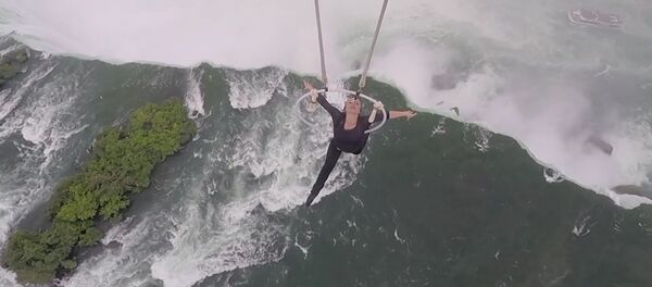 Акробатка над Ниагарским водопадом - Sputnik Узбекистан