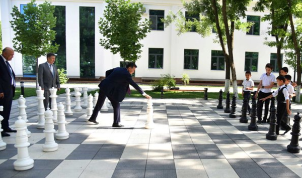 Президент ФИДЕ Кирсан Илюмжинов находится с визитом в Узбекистане - Sputnik Узбекистан