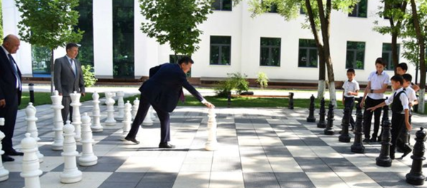 Президент ФИДЕ Кирсан Илюмжинов находится с визитом в Узбекистане Президент ФИДЕ Кирсан Илюмжинов находится с визитом в Узбекистане - Sputnik Узбекистан