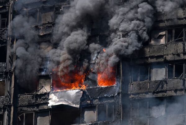 Пожар в многоэтажном доме в Лондоне - Sputnik Узбекистан