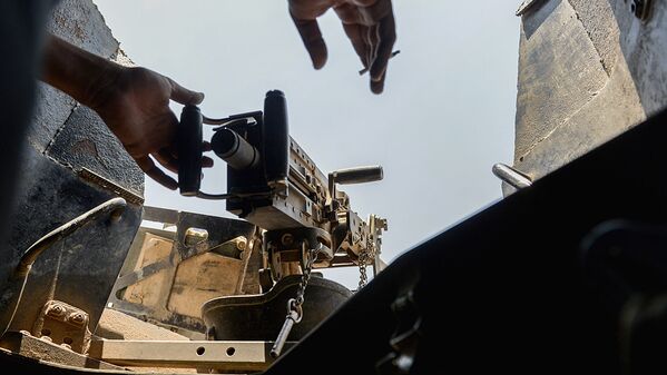 Пулеметчик иракской армии в Мосуле - Sputnik Узбекистан