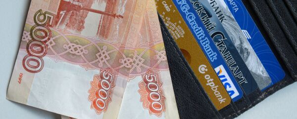 Koshelek s dengami i bankovskimi kartami Koshelek s dengami i bankovskimi kartami - Sputnik O‘zbekiston