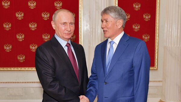 Президент РФ В. Путин встретился с президентом Киргизии А. Атамбаевым - Sputnik Ўзбекистон