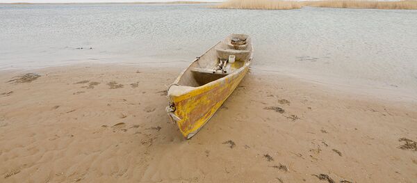 Лодка на берегу Аральского моря - Sputnik Узбекистан