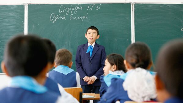 Ученики в школе - Sputnik Узбекистан