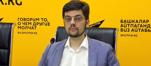 Директор Евразийского аналитического клуба Никита Мендкович в мультимедийном пресс-центре Sputnik Кыргызстан Директор Евразийского аналитического клуба Никита Мендкович в мультимедийном пресс-центре Sputnik Кыргызстан - Sputnik Ўзбекистон