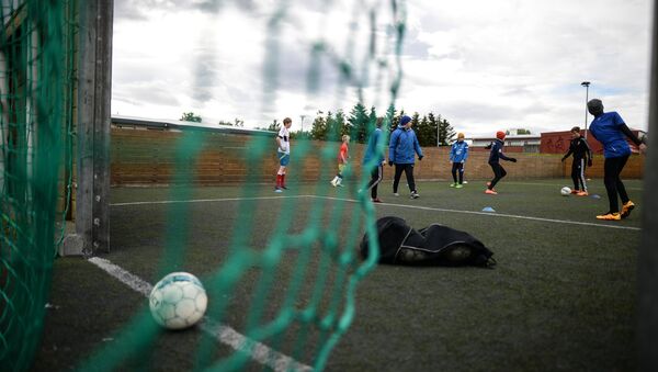 Детская тренировка в футбольной школе - Sputnik Узбекистан