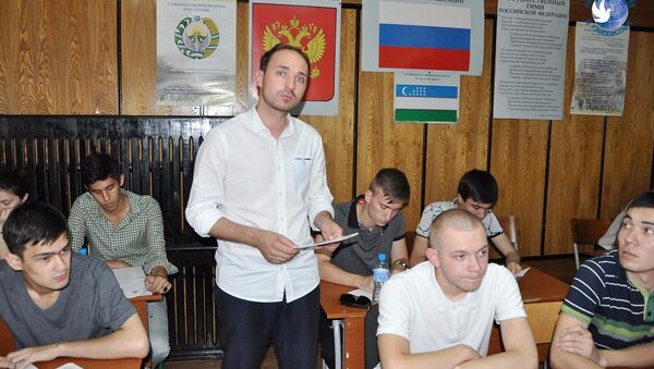 Abituriyenti iz Uzbekistana yedut uchitsya v Tomsk - Sputnik O‘zbekiston