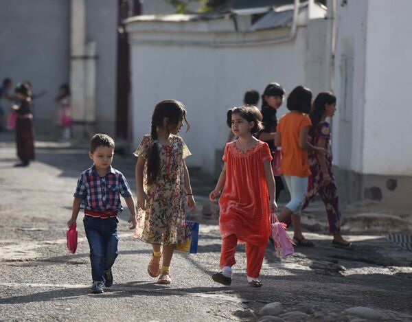 Дети в Таджикистане Дети в Таджикистане - Sputnik Узбекистан