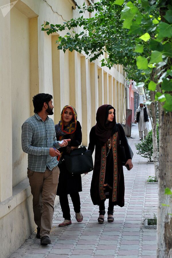 Кабульская молодежь - такая же, как и везде Кабульская молодежь - такая же, как и везде - Sputnik Узбекистан