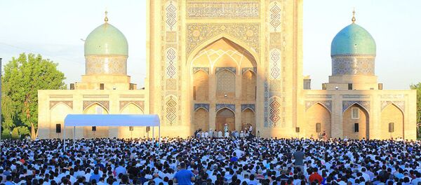 Праздничная молитва в соборной мечети Хазрати Имам - Sputnik Узбекистан