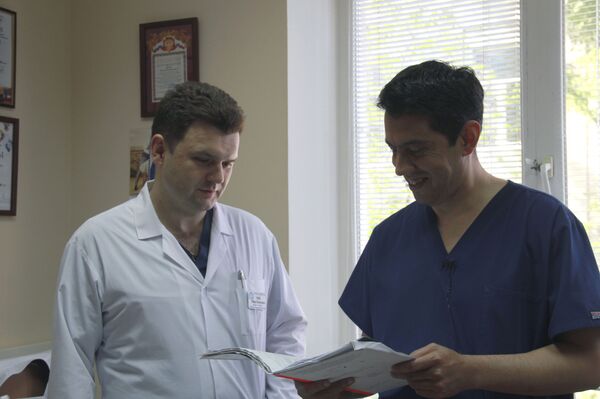 Хирург Азиз Дильшодович Зикиряходжаев - Sputnik Узбекистан