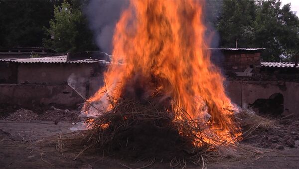 Героиновый смог — в Бишкеке сожгли 3,5 тонны наркотиков - Sputnik Узбекистан