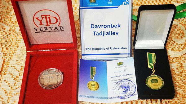 Узбеского журналиста Давронбека Тожиалиева наградили в Казахстане - Sputnik Узбекистан