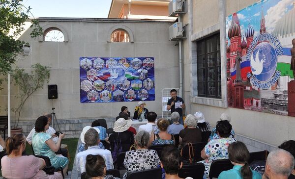 Презентация Ахматовского альманаха в РЦНК в Ташкенте - Sputnik Узбекистан