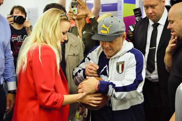 Диего Марадона - Sputnik Узбекистан