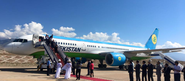 Первые пассажиры из Ташкента прибыли на Иссык-Куль Первые пассажиры из Ташкента прибыли на Иссык-Куль - Sputnik Узбекистан