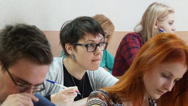 Студенты в аудитории - Sputnik Узбекистан
