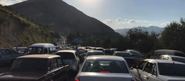 Пробка по дороге в Чарвак - Sputnik Узбекистан