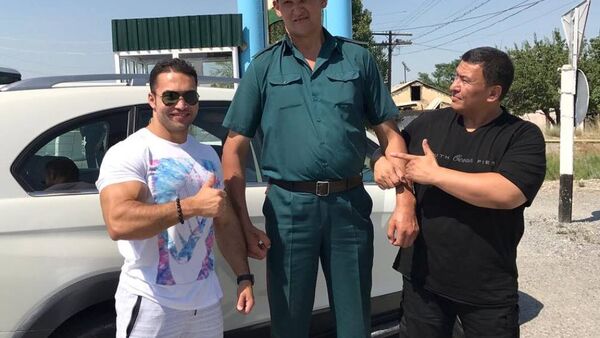 Пользователи группы Водители Ташкента обсуждают и самый высокий гаишника Узбекистана - Sputnik Узбекистан