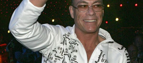 Жан-Клод ван Дамм во время проведения турнира по микс-файту Жан-Клод ван Дамм во время проведения турнира по микс-файту - Sputnik Ўзбекистон