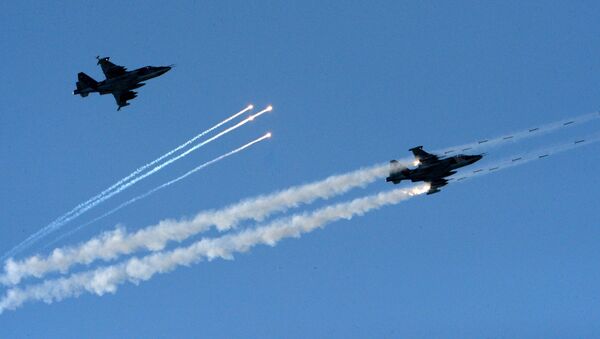 Штурмовики Су-25 наносят ракетный удар по условному противнику - Sputnik Узбекистан