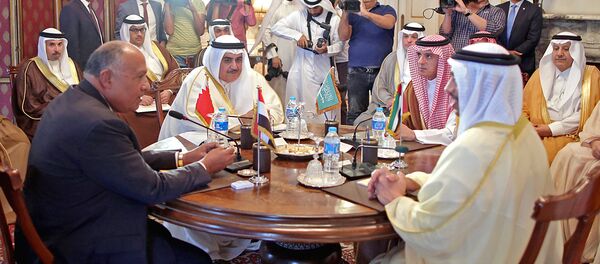 Egyptian Foreign Minister Sameh Shoukry (L), Bahraini Foreign Minister Khalid bin Ahmed al-Khalifa (2nd-L), Saudi Foreign Minister Adel al-Jubeir (2nd-R), and UAE Minister of Foreign Affairs and International Cooperation Abdullah bin Zayed Al-Nahyan (R) meet in the Egyptian capital Cairo on July 5, 2017 Egyptian Foreign Minister Sameh Shoukry (L), Bahraini Foreign Minister Khalid bin Ahmed al-Khalifa (2nd-L), Saudi Foreign Minister Adel al-Jubeir (2nd-R), and UAE Minister of Foreign Affairs and International Cooperation Abdullah bin Zayed Al-Nahyan (R) meet in the Egyptian capital Cairo on July 5, 2017 - Sputnik O‘zbekiston