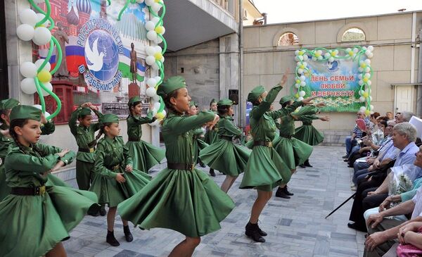 Детский танцевальный коллектив, победитель международных конкурсов ансамбль Жемчужина Детский танцевальный коллектив, победитель международных конкурсов ансамбль Жемчужина - Sputnik Узбекистан