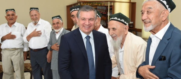 Шавкат Мирзиёев встретился с аксакалами в Наманганской области - Sputnik Узбекистан