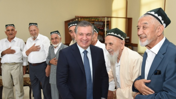 Шавкат Мирзиёев встретился с аксакалами в Наманганской области - Sputnik Узбекистан