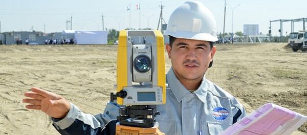 “Жиззах” эркин иқтисодий зонасида “Ўзавтосаноат” акциядорлик компанияси “Peugeot Citroen Avtomotive” гуруҳи билан ўзаро ҳамкорликда йўловчи ва юк ташиш автомобилларини ишлаб чиқаришга ихтисослаштирилган завод қурилишига киришилди “Жиззах” эркин иқтисодий зонасида “Ўзавтосаноат” акциядорлик компанияси “Peugeot Citroen Avtomotive” гуруҳи билан ўзаро ҳамкорликда йўловчи ва юк ташиш автомобилларини ишлаб чиқаришга ихтисослаштирилган завод қурилишига киришилди - Sputnik Ўзбекистон