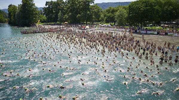 Пловцы стартуют на ежегодных соревнованиях в Цюрихе - Sputnik Узбекистан