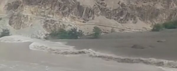 Селевой поток с ущелья Духо Селевой поток с ущелья Духо - Sputnik Узбекистан