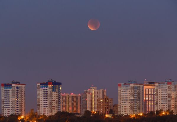 Лунное затмение в регионах России - Sputnik Узбекистан