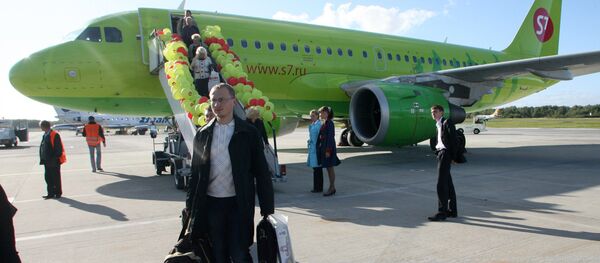 Самолет авиакомпании S7 Самолет авиакомпании S7 - Sputnik Ўзбекистон