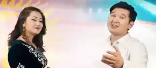 Певица из Оша спела дуэтом с известным певцом из Узбекистана о кыргызско-узбекской дружбе - Sputnik Узбекистан