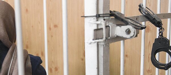 Подсудимая в зале суда - Sputnik Узбекистан