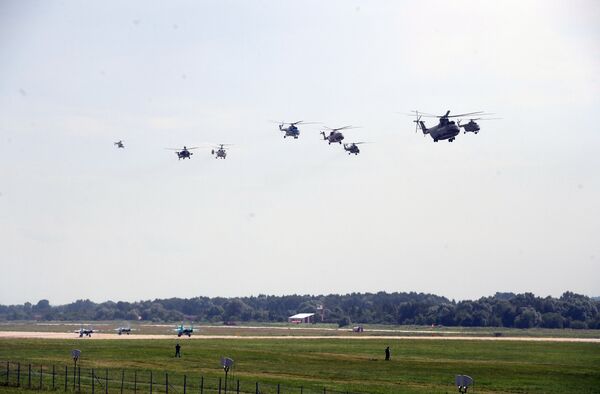 Подготовка к открытию Международного авиационно-космического салона МАКС-2017 Подготовка к открытию Международного авиационно-космического салона МАКС-2017 - Sputnik Узбекистан