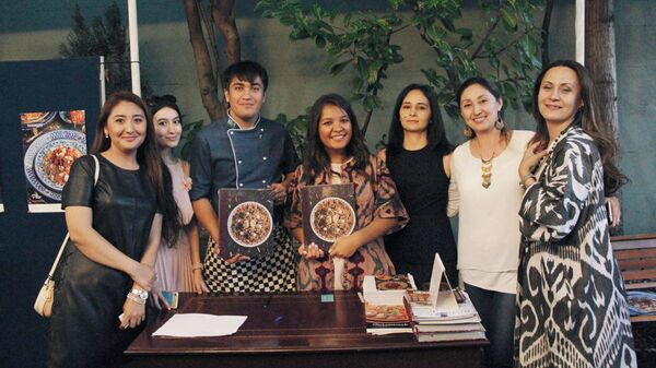 Презентация книги 365 дней солнца из серии Welcome to Uzbekistan Презентация книги 365 дней солнца из серии Welcome to Uzbekistan - Sputnik Узбекистан