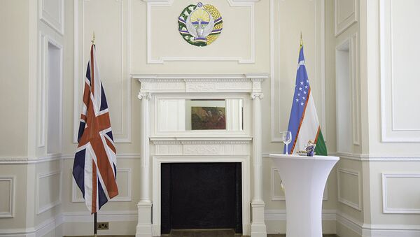 Флаги Великобритании и Узбекистана - Sputnik Узбекистан