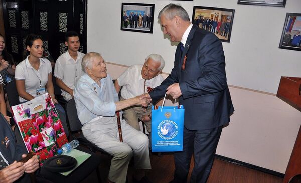 Российском центре науки и культуры в Ташкенте прошел вечер памяти, посвященный 75-летию Сталинградской битвы - Sputnik Узбекистан