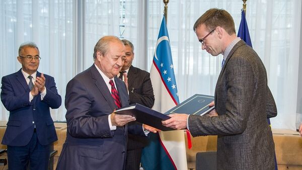 Министр иностранных дел Узбекистана Абдулазиз Камилов подписал в Брюсселе соглашение о сотрудничестве с Евросоюзом - Sputnik Узбекистан