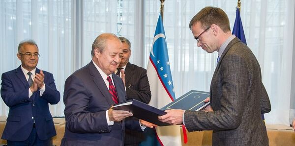 Министр иностранных дел Узбекистана Абдулазиз Камилов подписал в Брюсселе соглашение о сотрудничестве с Евросоюзом - Sputnik Узбекистан