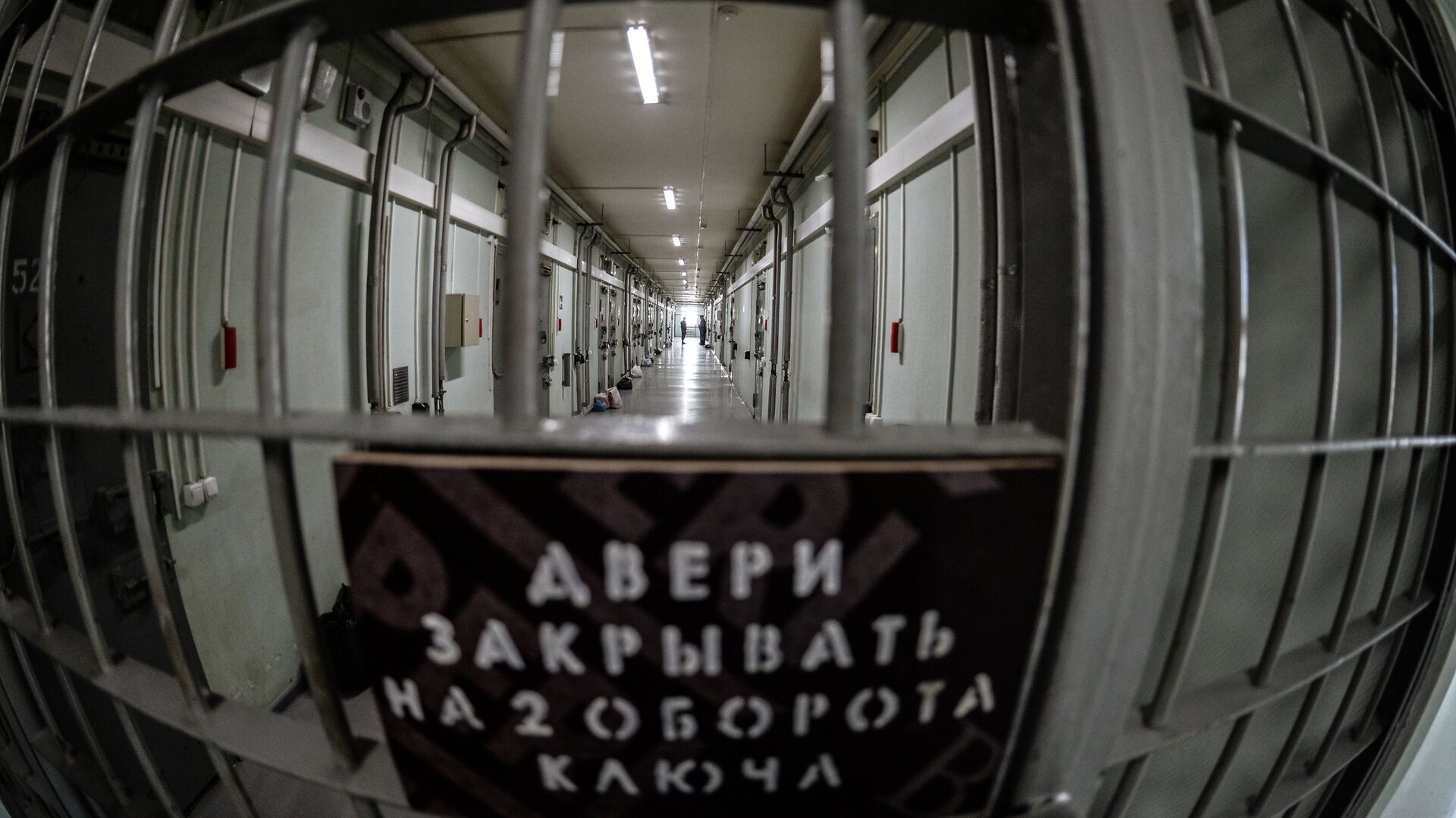 Двери СИЗО - Sputnik Узбекистан, 1920, 02.03.2021