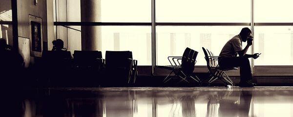 Пассажиры в аэропорту Пассажиры в аэропорту - Sputnik Ўзбекистон