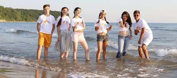 Участники Международного вокального конкурса Ты супер! на отдыхе во Всероссийском детском центре Орленок - Sputnik Узбекистан