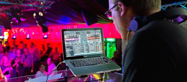 Диджей в ночном клубе - Sputnik Узбекистан