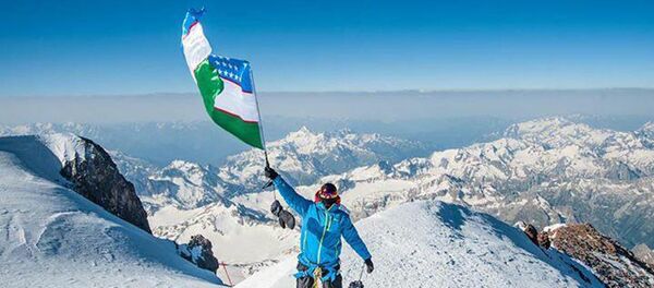 Турист из Узбекистана на горе Эльбрус Турист из Узбекистана на горе Эльбрус - Sputnik Узбекистан